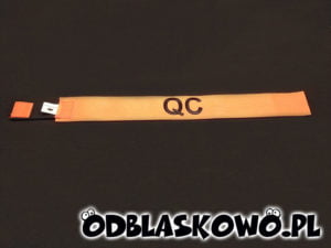 Opaska pomarańcz haft litery QC